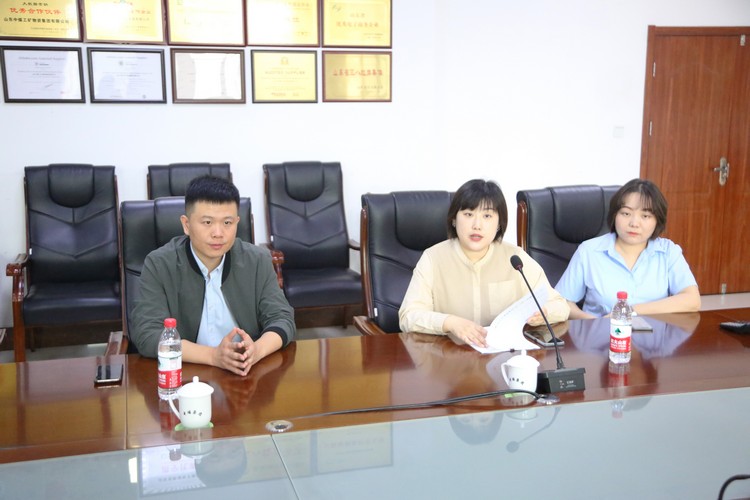 柬埔寨客商莅临中煤集团采购工程机械设备