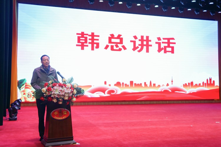 著名军旅画家戴吉阳大师向中煤集团赠送书画佳作——旭日东升瑞气满乾坤，万里霞光红日映山川