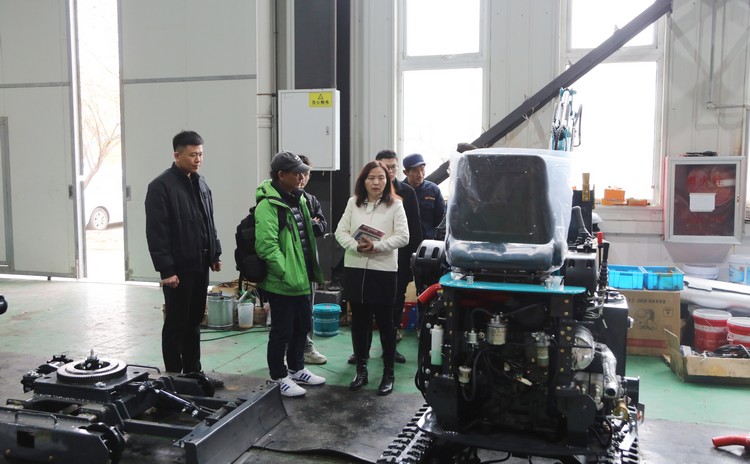 台湾客商莅临中煤集团参观并签下挖掘机等多款工程机械产品的长期采购订单